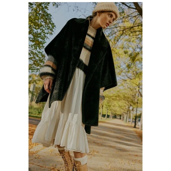 Free People Jackets & Blazers - NWT Free People Starlett Faux Fur Poncho